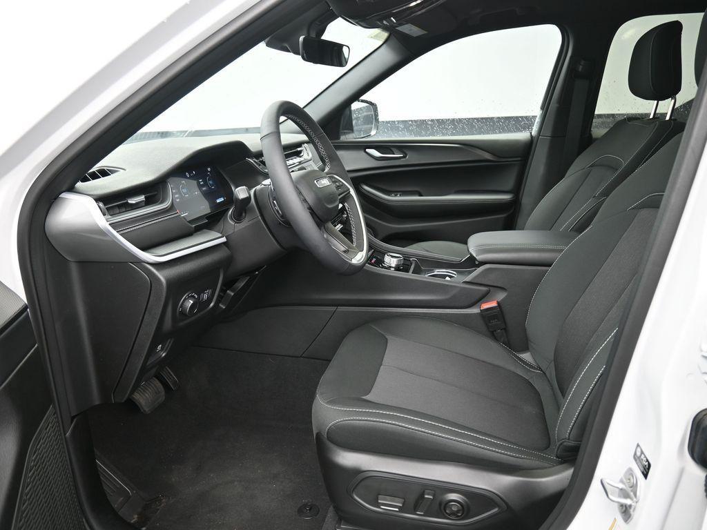 new 2025 Jeep Grand Cherokee car, priced at $39,468