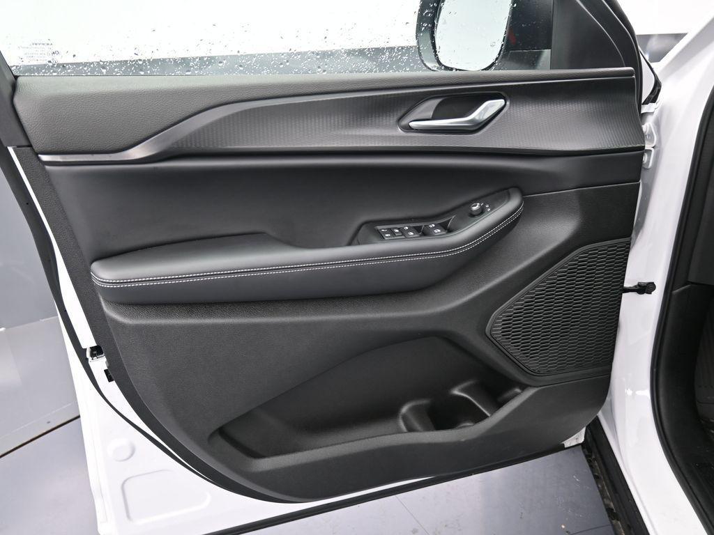 new 2025 Jeep Grand Cherokee car, priced at $39,468