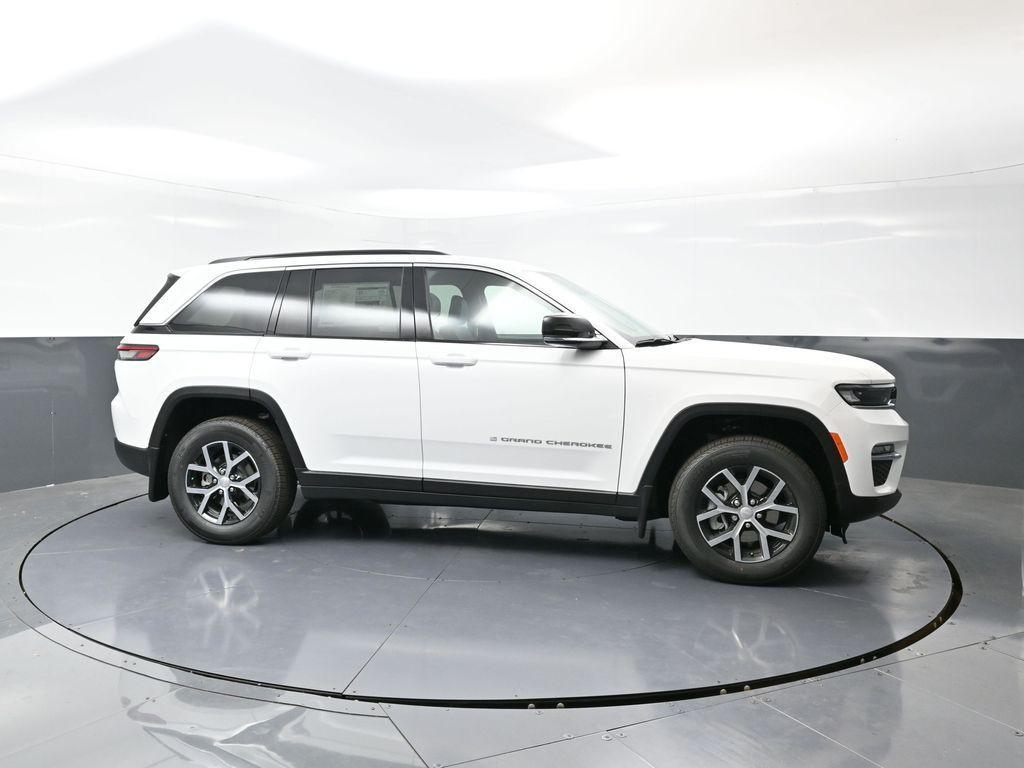 new 2025 Jeep Grand Cherokee car, priced at $47,622