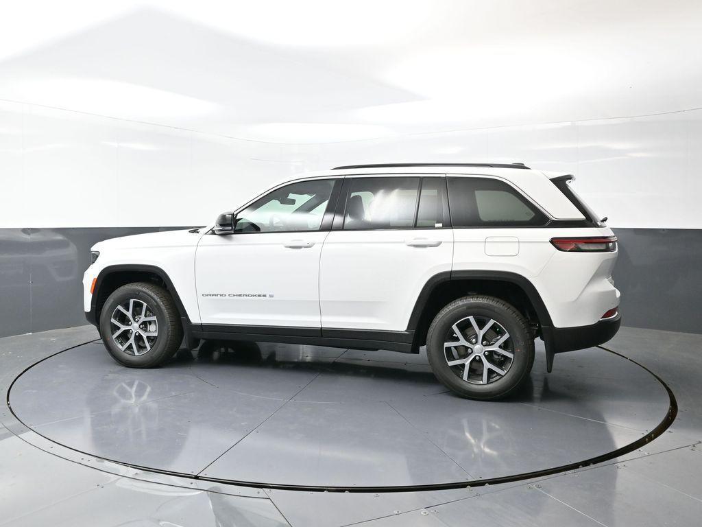 new 2025 Jeep Grand Cherokee car, priced at $47,622