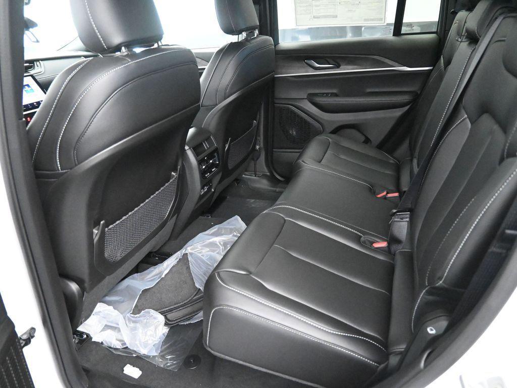new 2025 Jeep Grand Cherokee car, priced at $47,622