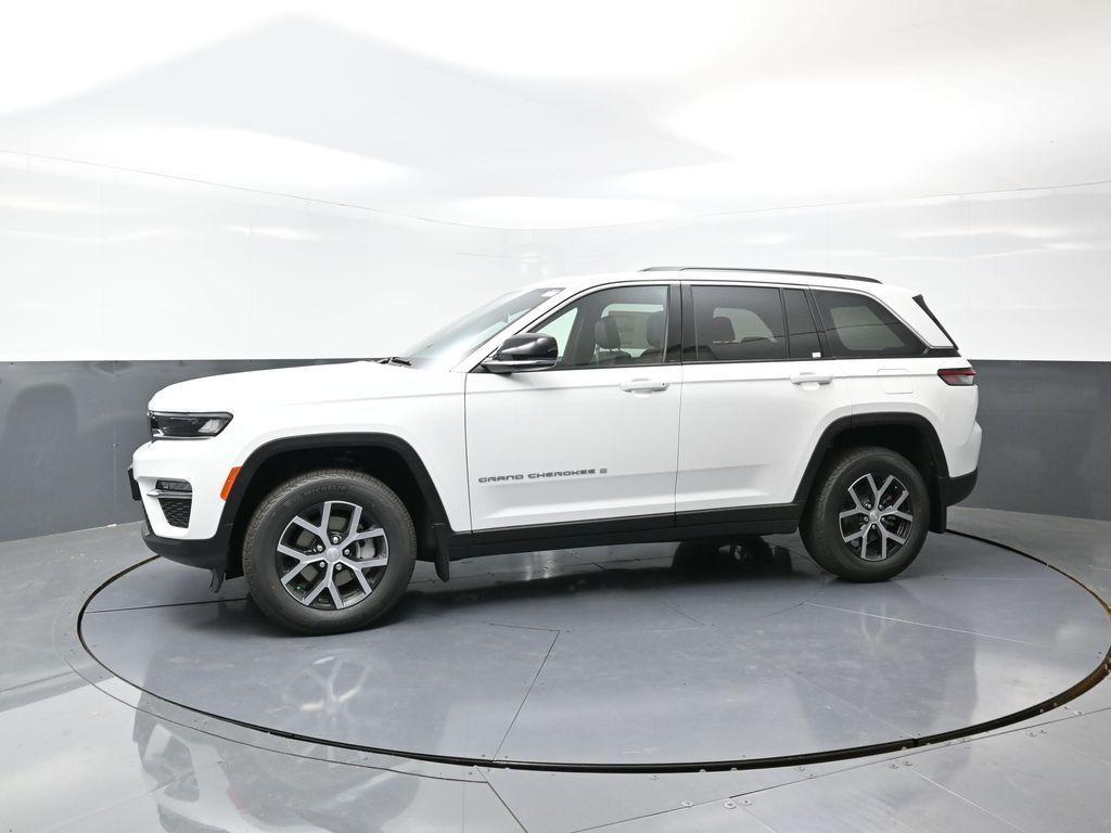 new 2025 Jeep Grand Cherokee car, priced at $47,622