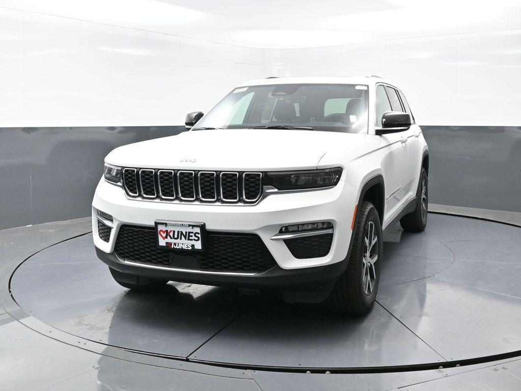 new 2025 Jeep Grand Cherokee car, priced at $47,622