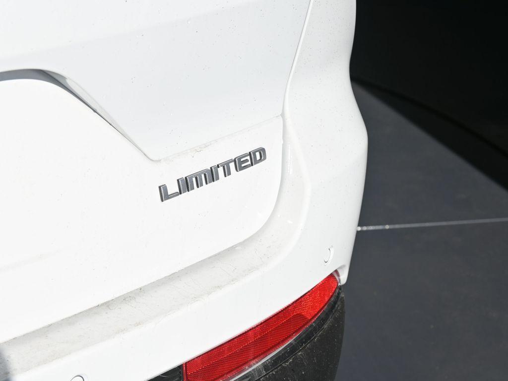 new 2025 Jeep Grand Cherokee car, priced at $47,622