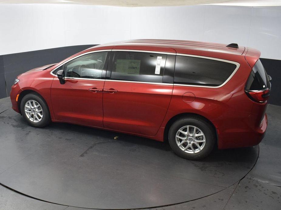 new 2025 Chrysler Pacifica car, priced at $39,206