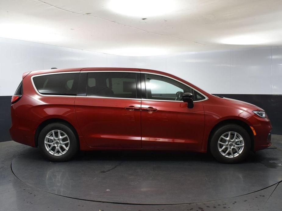 new 2025 Chrysler Pacifica car, priced at $39,206