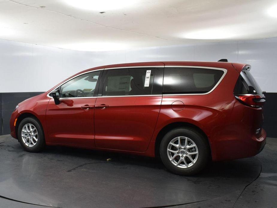 new 2025 Chrysler Pacifica car, priced at $39,206