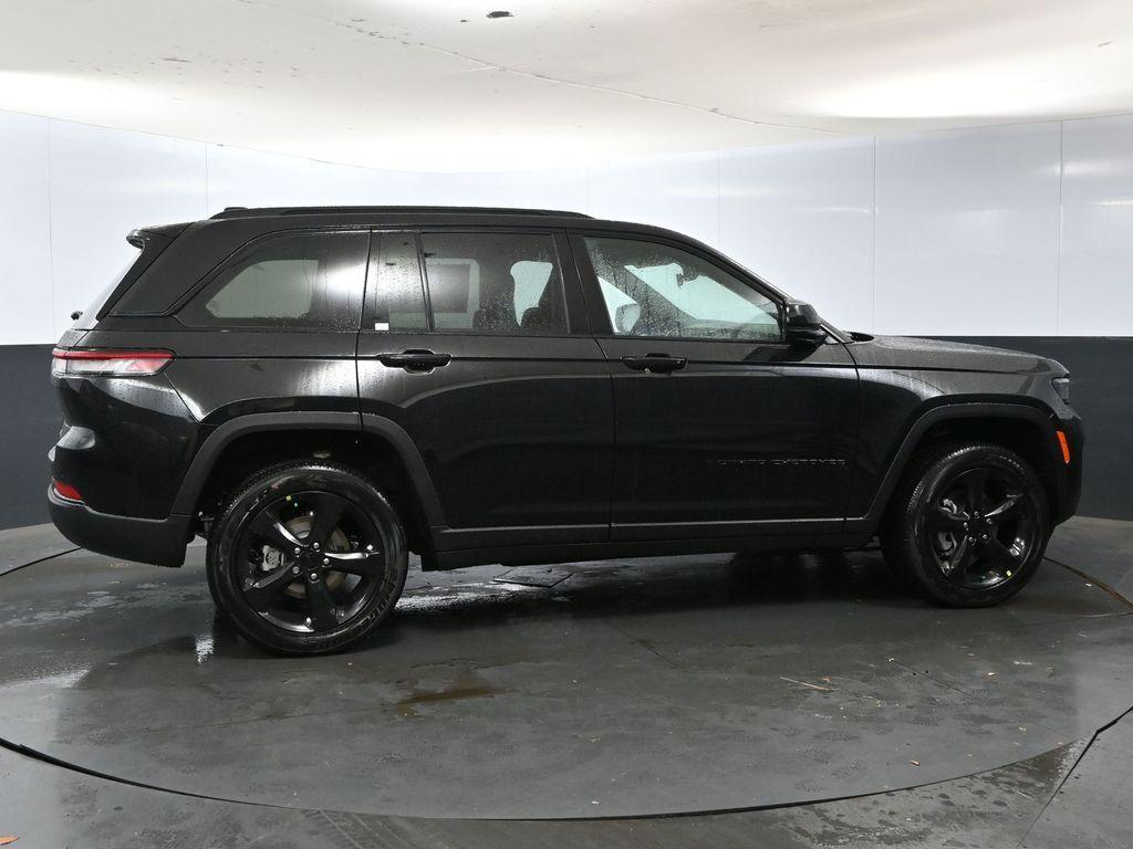 new 2025 Jeep Grand Cherokee car, priced at $42,114