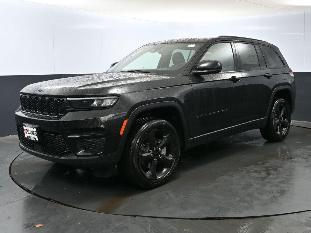 new 2025 Jeep Grand Cherokee car, priced at $42,114