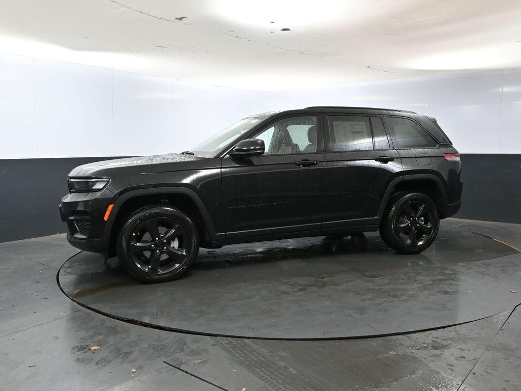 new 2025 Jeep Grand Cherokee car, priced at $45,150