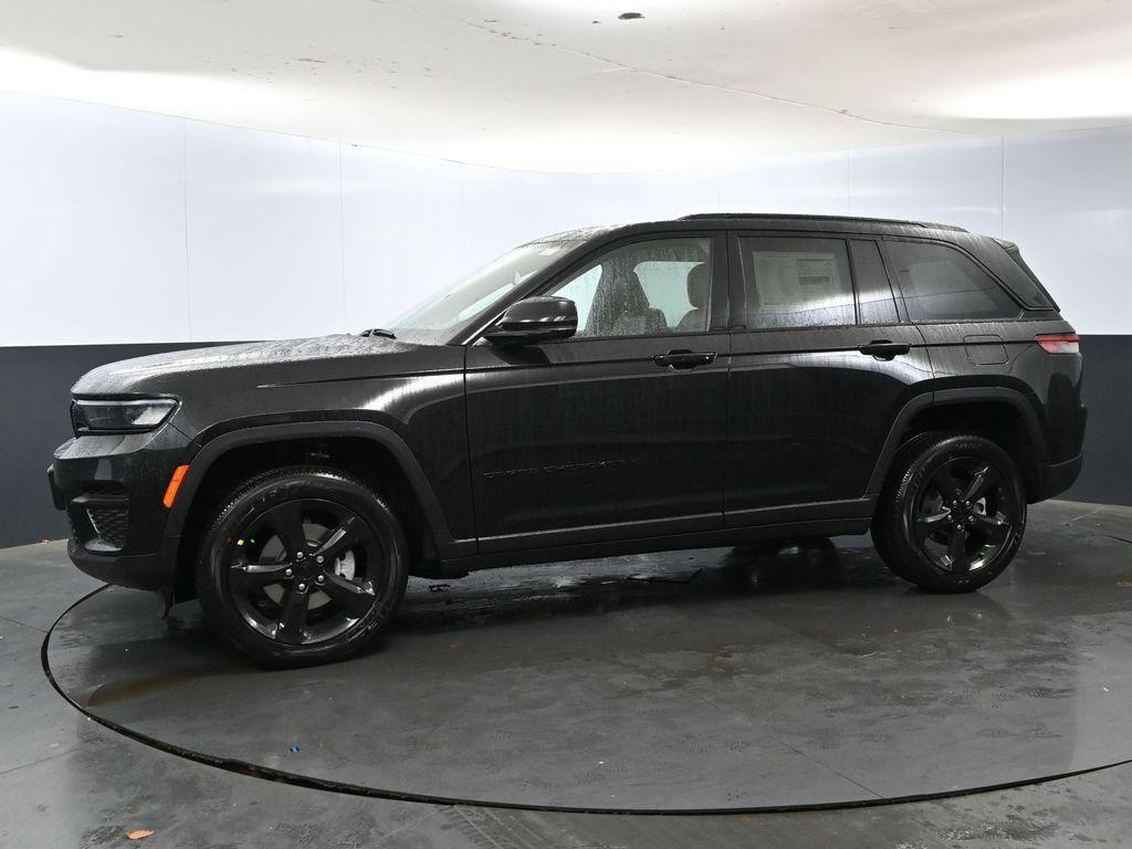 new 2025 Jeep Grand Cherokee car, priced at $42,114