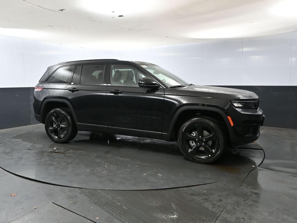 new 2025 Jeep Grand Cherokee car, priced at $45,150