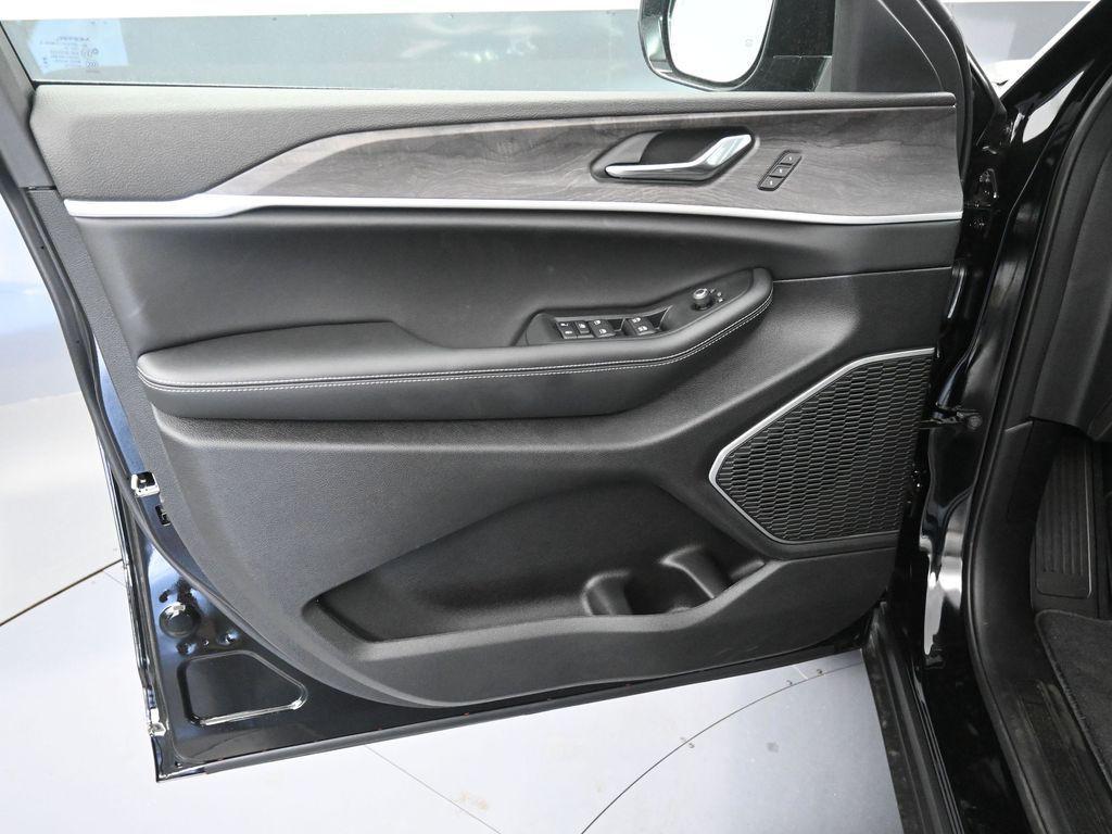 new 2025 Jeep Grand Cherokee L car, priced at $53,626