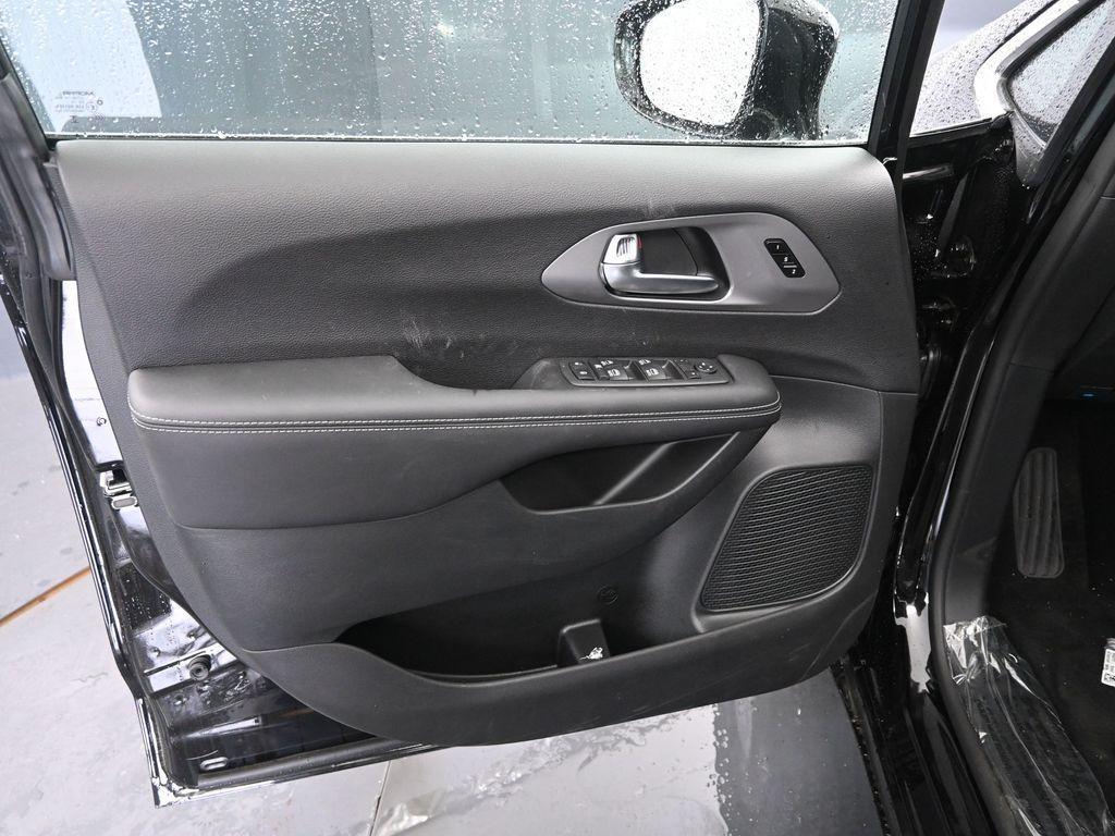 new 2025 Chrysler Pacifica car, priced at $41,752