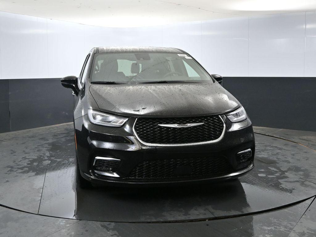new 2025 Chrysler Pacifica car, priced at $41,752