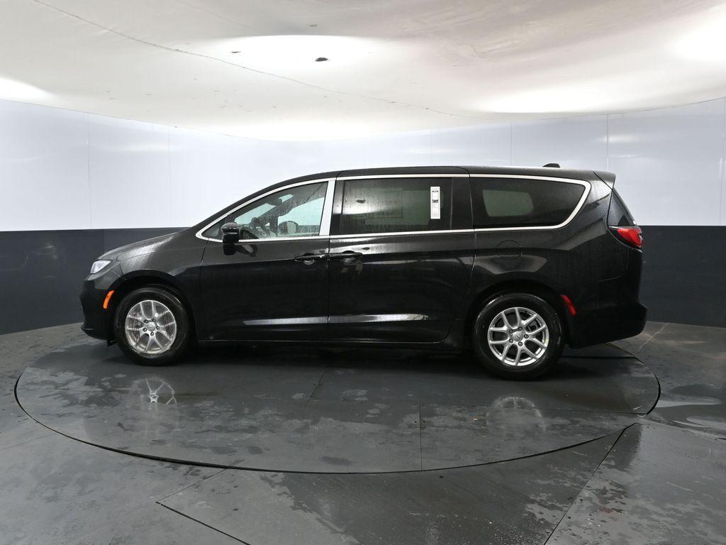 new 2025 Chrysler Pacifica car, priced at $41,752