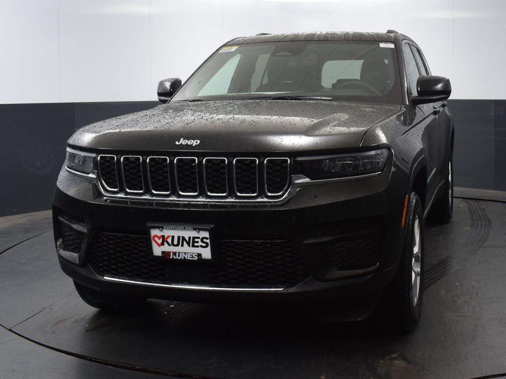 new 2025 Jeep Grand Cherokee car, priced at $37,958