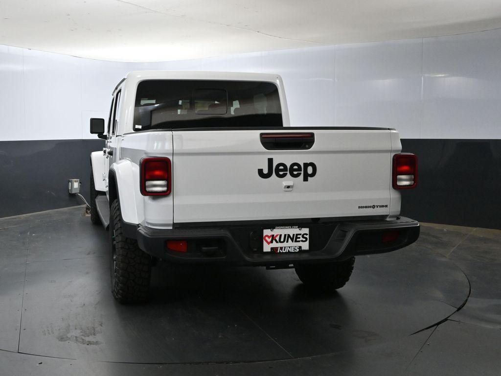 new 2025 Jeep Gladiator car, priced at $45,117
