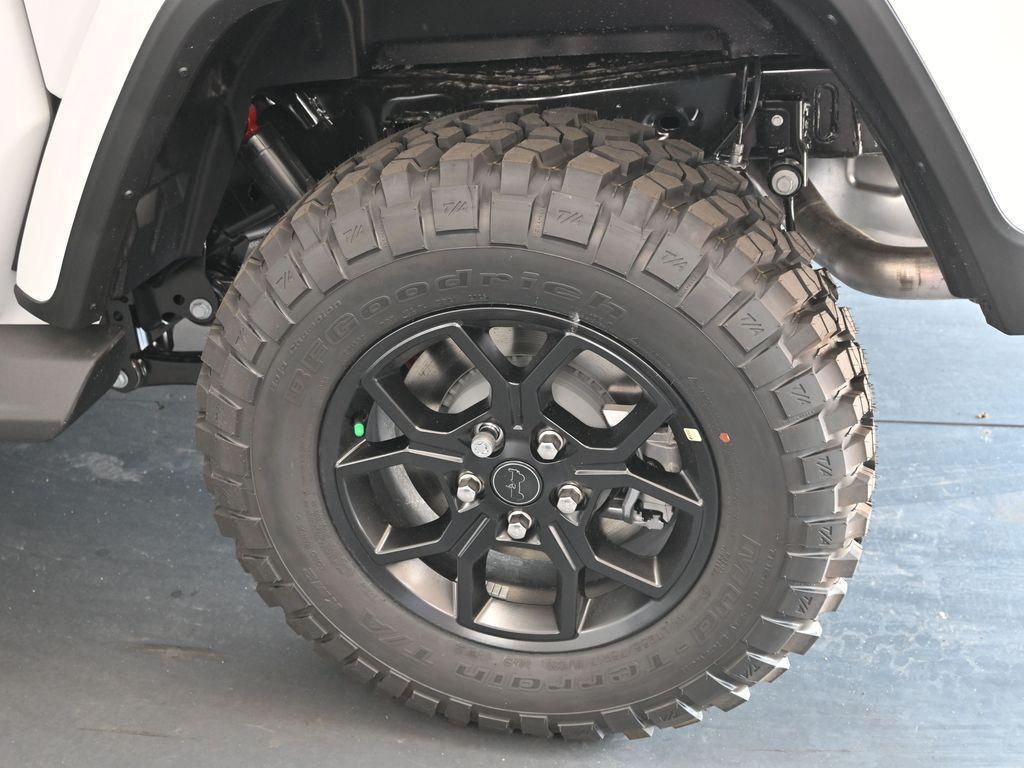new 2025 Jeep Gladiator car, priced at $45,117