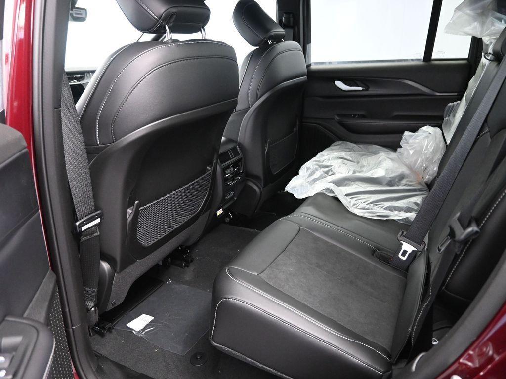 new 2025 Jeep Grand Cherokee car, priced at $45,570