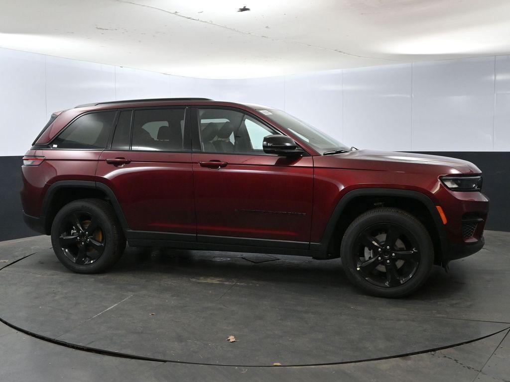 new 2025 Jeep Grand Cherokee car, priced at $45,570