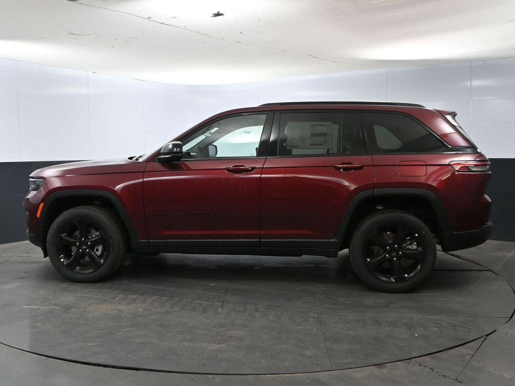 new 2025 Jeep Grand Cherokee car, priced at $45,570