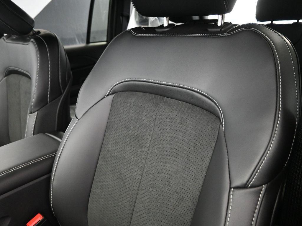 new 2025 Jeep Grand Cherokee car, priced at $45,570