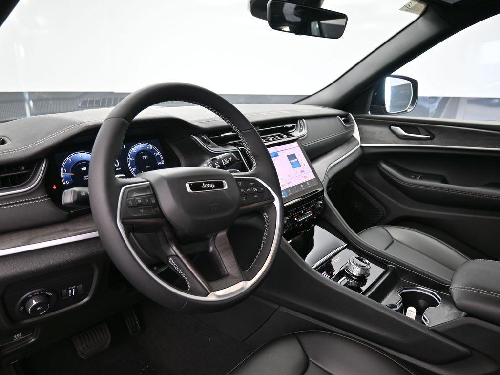 new 2025 Jeep Grand Cherokee car, priced at $48,755