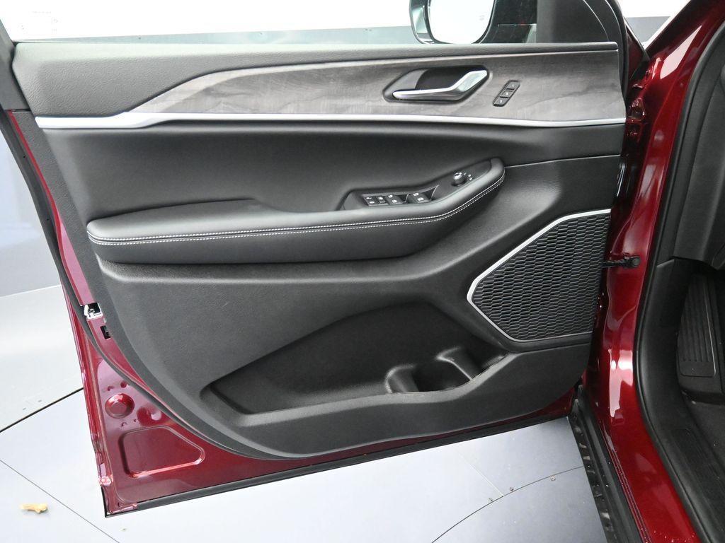 new 2025 Jeep Grand Cherokee L car, priced at $53,626