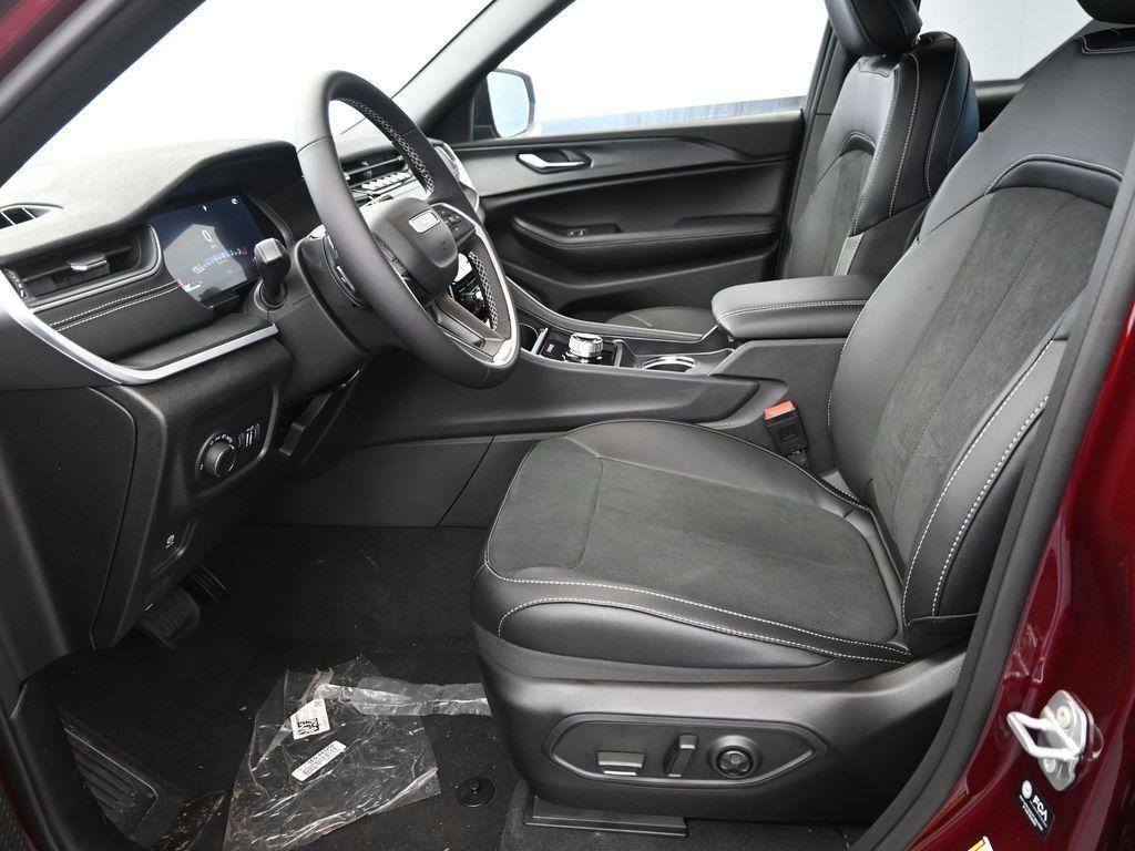 new 2025 Jeep Grand Cherokee L car, priced at $47,622