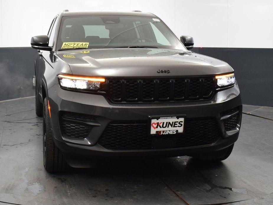 new 2024 Jeep Grand Cherokee car, priced at $38,172