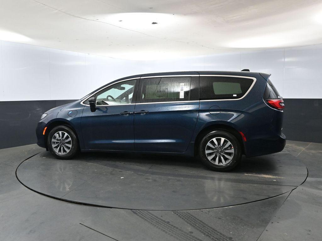 new 2025 Chrysler Pacifica Hybrid car, priced at $48,096