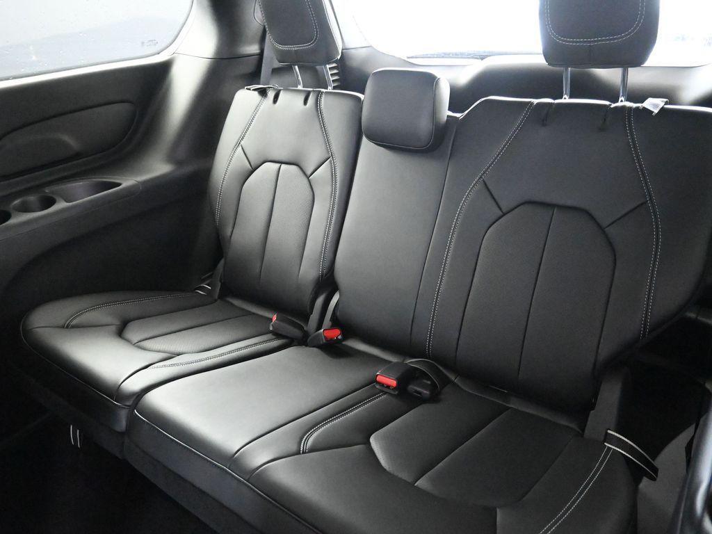 new 2025 Chrysler Pacifica Hybrid car, priced at $48,096