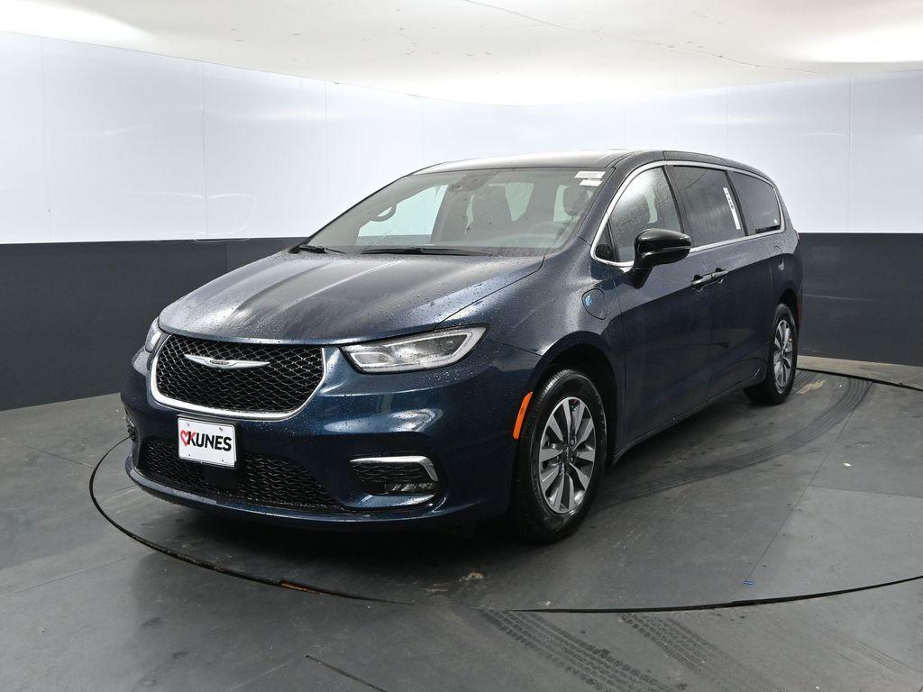 new 2025 Chrysler Pacifica Hybrid car, priced at $48,096