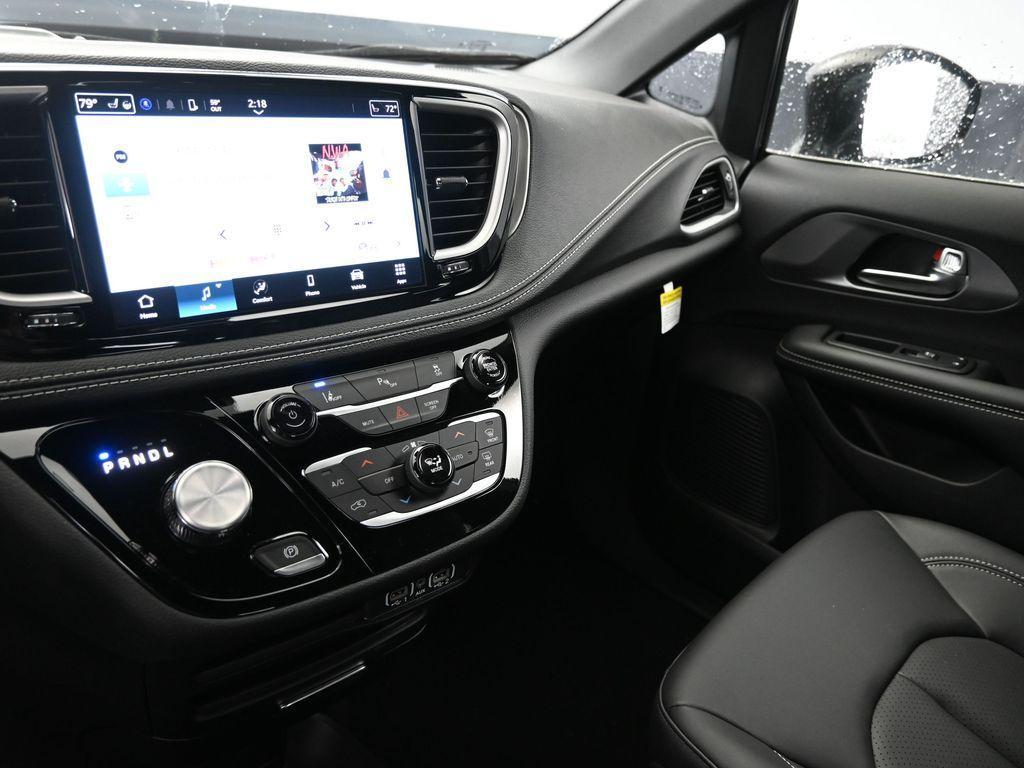 new 2025 Chrysler Pacifica Hybrid car, priced at $48,096