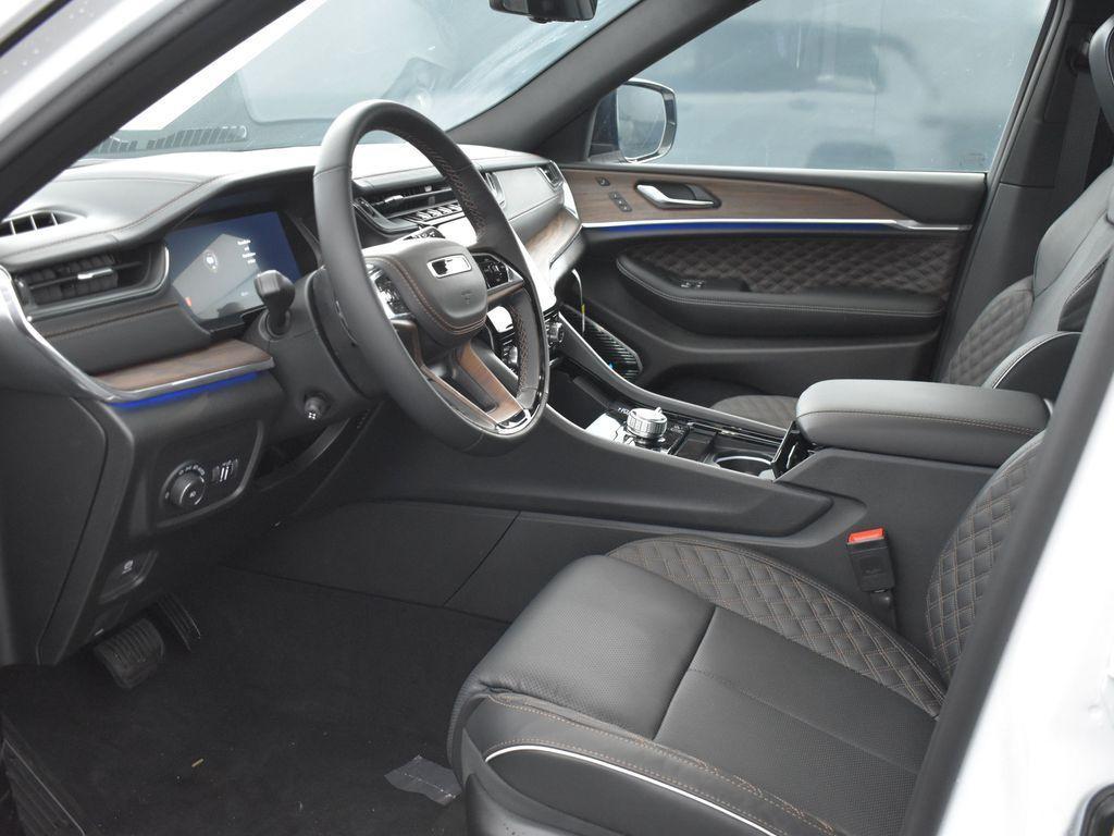 new 2025 Jeep Grand Cherokee L car