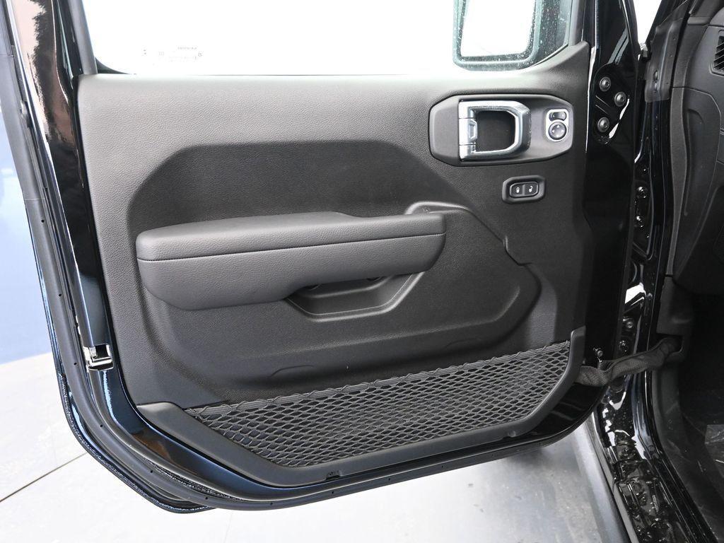 new 2025 Jeep Wrangler car, priced at $58,515