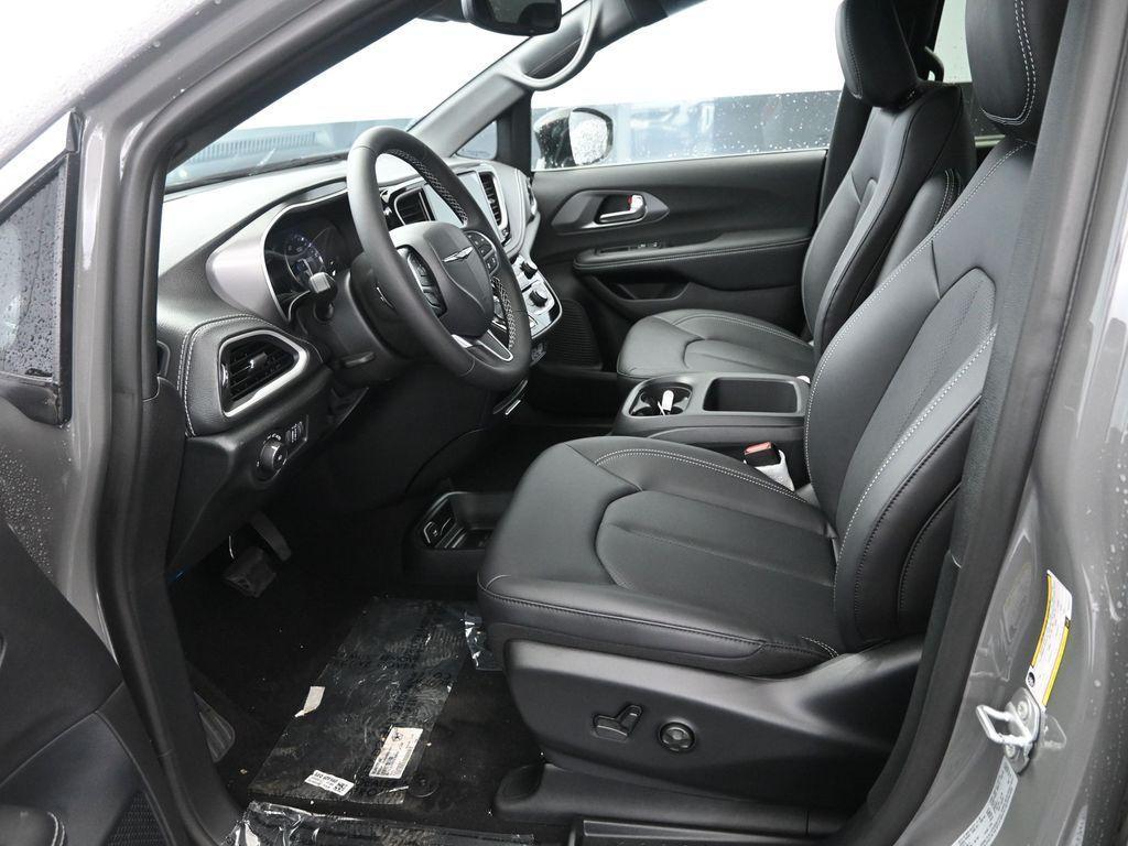 new 2025 Chrysler Pacifica car, priced at $42,247