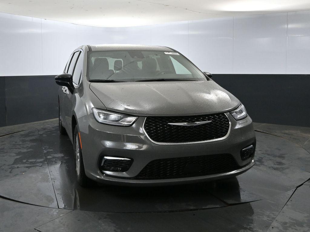 new 2025 Chrysler Pacifica car, priced at $42,247