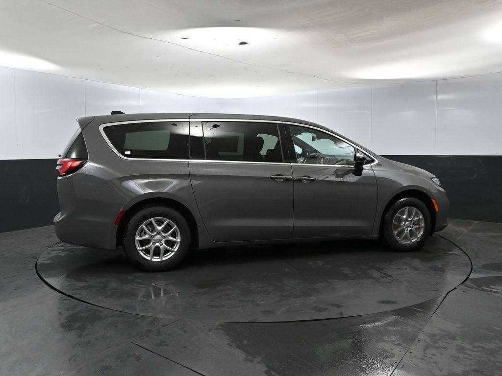 new 2025 Chrysler Pacifica car, priced at $42,247