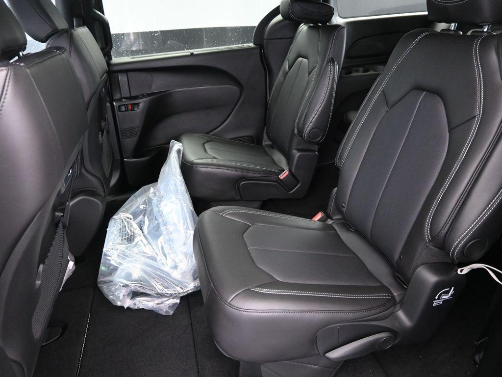 new 2025 Chrysler Pacifica car, priced at $42,247