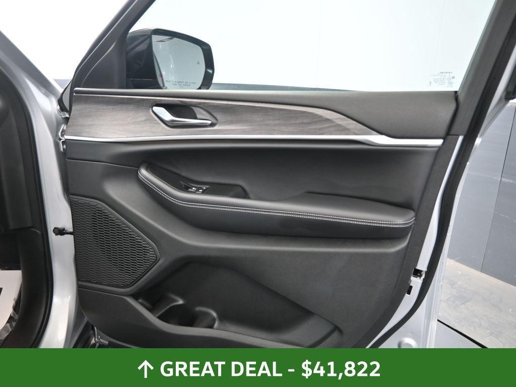 used 2025 Jeep Grand Cherokee car, priced at $41,822