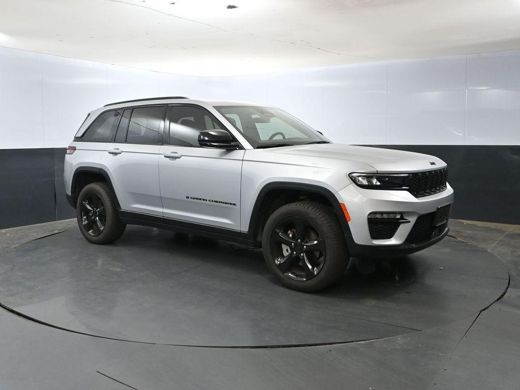 used 2025 Jeep Grand Cherokee car, priced at $46,032