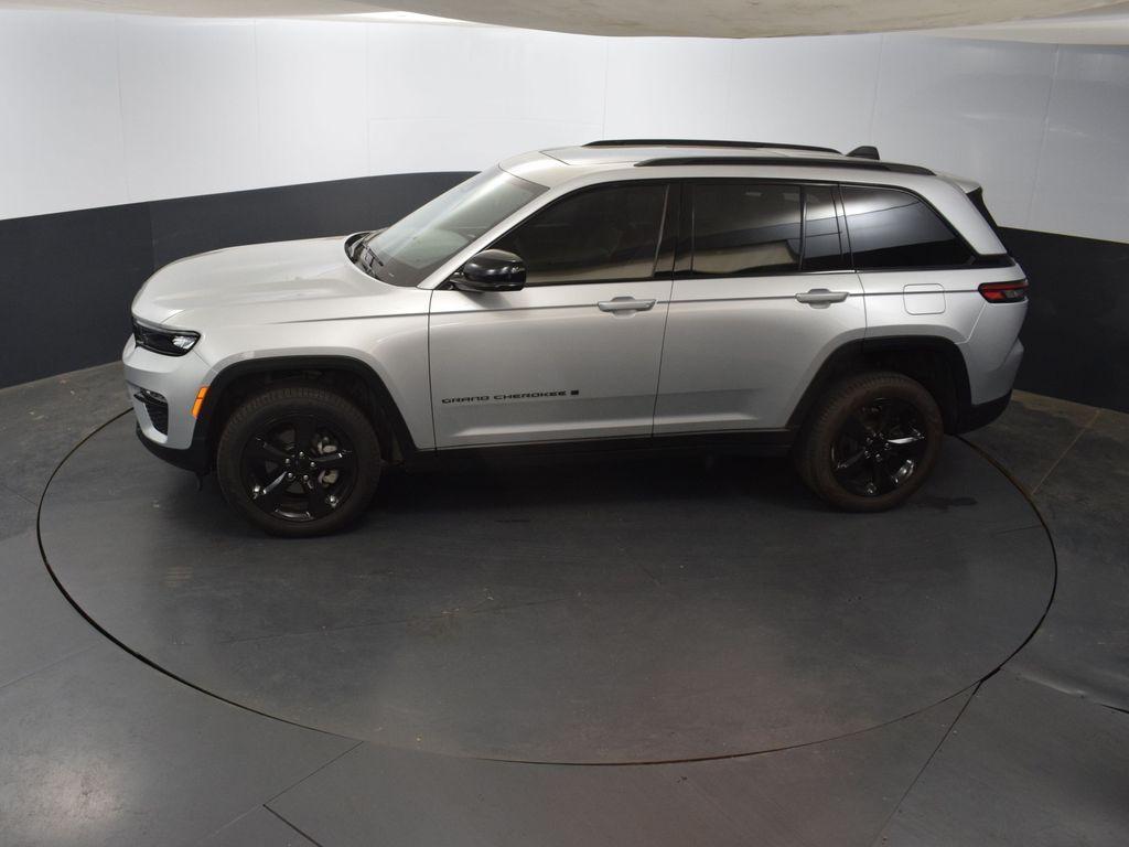 used 2025 Jeep Grand Cherokee car, priced at $46,032