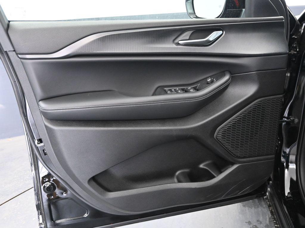 new 2025 Jeep Grand Cherokee L car, priced at $47,622