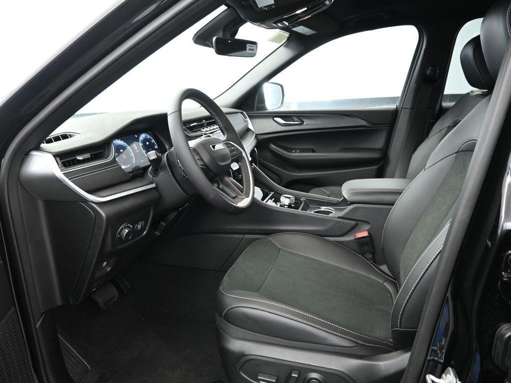 new 2025 Jeep Grand Cherokee L car, priced at $47,622