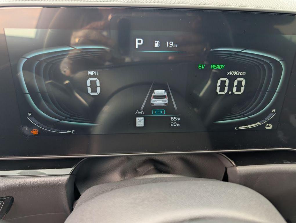 new 2025 Kia Niro car, priced at $30,030