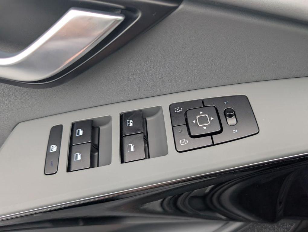 new 2025 Kia Niro car, priced at $29,657