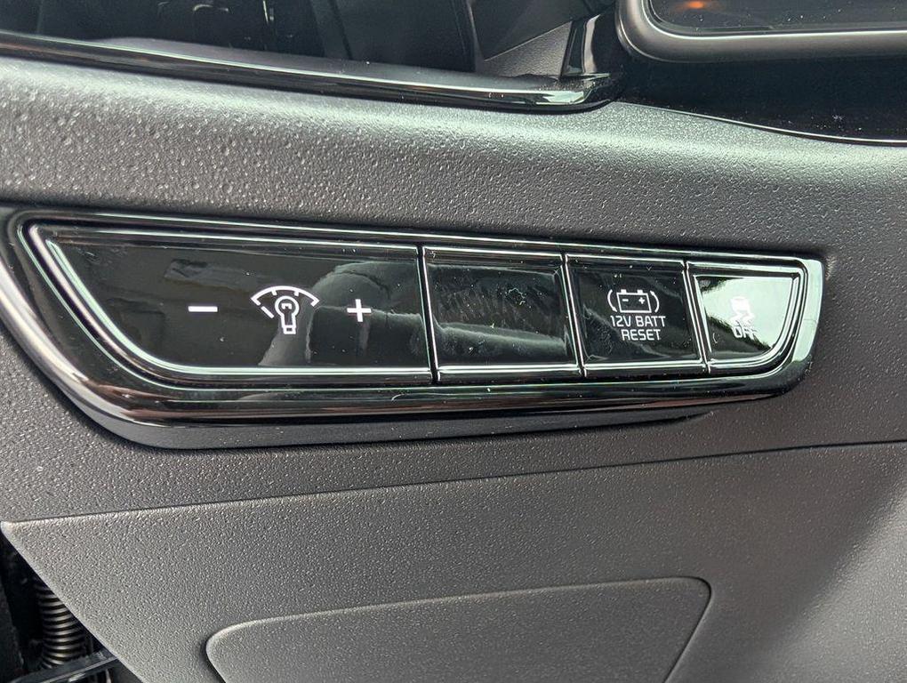new 2025 Kia Niro car, priced at $29,657