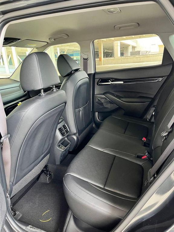 new 2025 Kia Seltos car, priced at $27,945